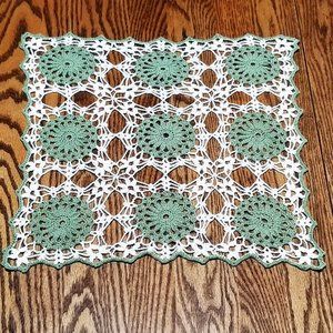New Hand Crafted Square Flower 15" Frosty Green & White Doily
